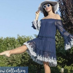 abito tulle blu con pizzo bianco maniche ampie